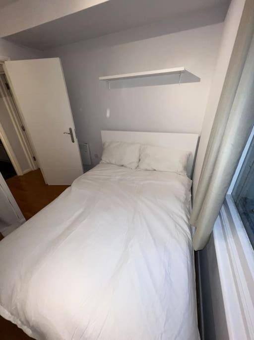 Lovely 1 Bedroom Apartment In West Kensington Лондон Екстер'єр фото