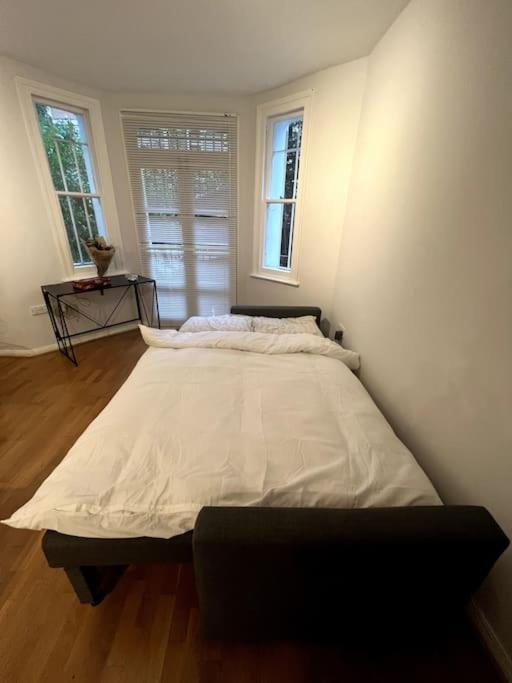 Lovely 1 Bedroom Apartment In West Kensington Лондон Екстер'єр фото